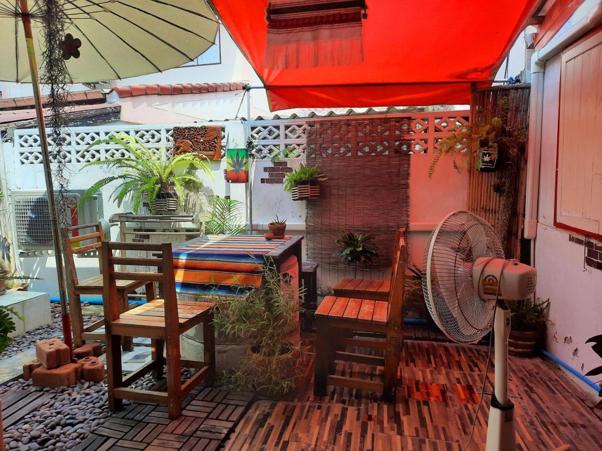 Thaimex Cafe & Homestay Backpackers- Adults Only Prachuap Khiri Khan Exterior photo